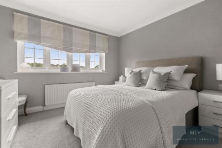 3 bedroom Detached house for sale in Purley Downs Road, South Croydon