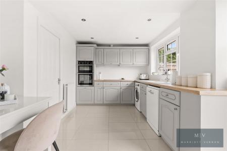 3 bedroom Detached house for sale in Purley Downs Road, South Croydon