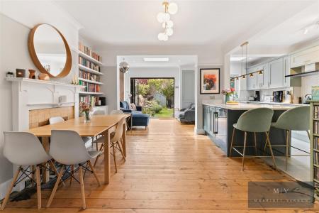 5 bedroom Terraced House for sale in Pagehurst Road, Croydon