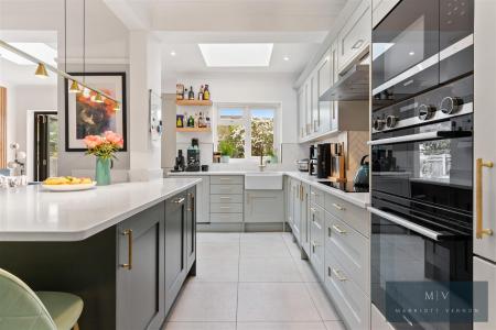 5 bedroom Terraced House for sale in Pagehurst Road, Croydon