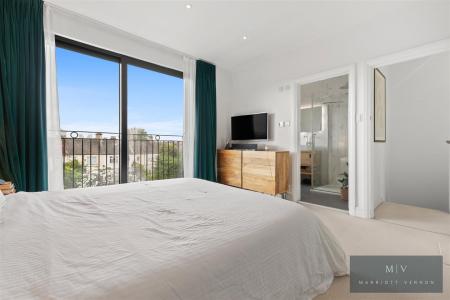 5 bedroom Terraced House for sale in Pagehurst Road, Croydon