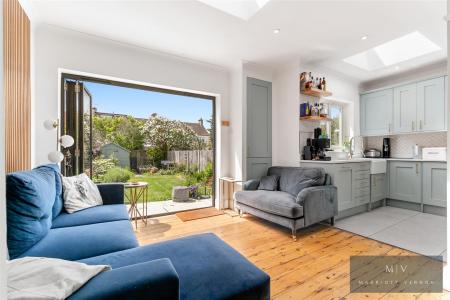 5 bedroom Terraced House for sale in Pagehurst Road, Croydon