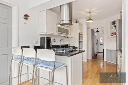 4 bedroom Semi-detached house for sale in The Gallop, South Croydon
