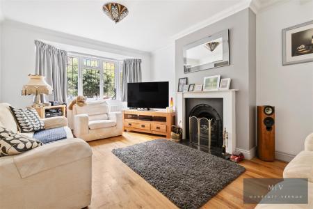 4 bedroom Semi-detached house for sale in The Gallop, South Croydon