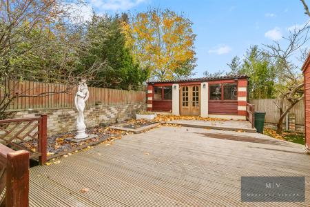 4 bedroom Semi-detached house for sale in The Gallop, South Croydon