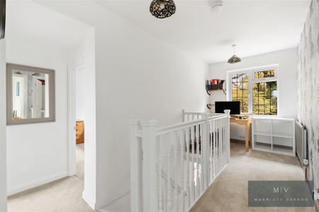 4 bedroom Semi-detached house for sale in The Gallop, South Croydon