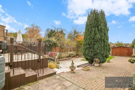 4 bedroom Semi-detached house for sale in The Gallop, South Croydon