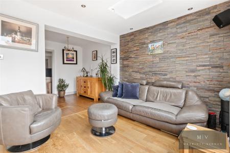 4 bedroom Semi-detached house for sale in The Gallop, South Croydon