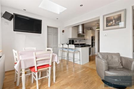 4 bedroom Semi-detached house for sale in The Gallop, South Croydon