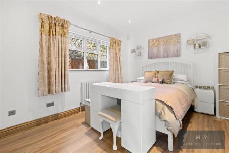 4 bedroom Detached bungalow for sale in Church Way, South Croydon