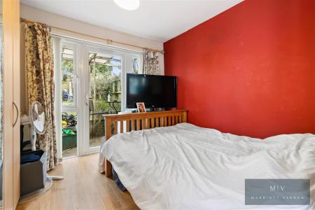 5 bedroom Semi-detached house for sale in Selsdon Road, South Croydon