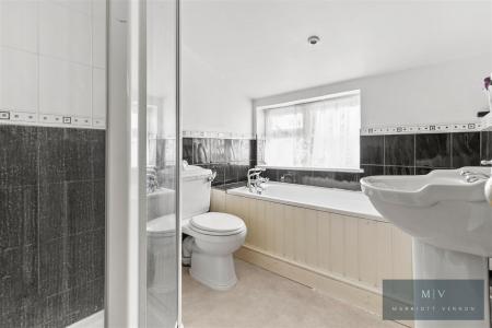 5 bedroom Semi-detached house for sale in Selsdon Road, South Croydon