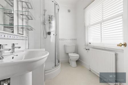 5 bedroom Semi-detached house for sale in Selsdon Road, South Croydon