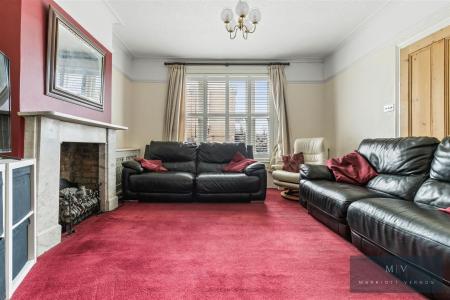 5 bedroom Semi-detached house for sale in Selsdon Road, South Croydon
