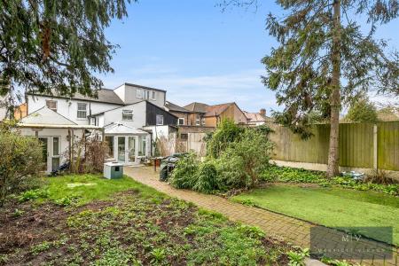 5 bedroom Semi-detached house for sale in Selsdon Road, South Croydon