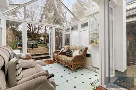 5 bedroom Semi-detached house for sale in Selsdon Road, South Croydon