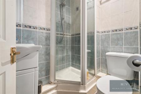 5 bedroom Semi-detached house for sale in Selsdon Road, South Croydon