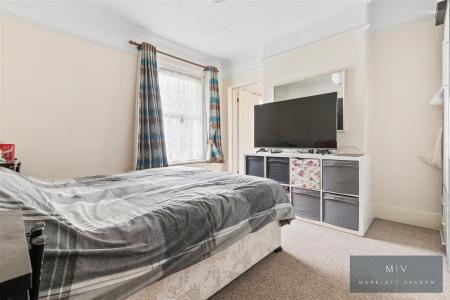 5 bedroom Semi-detached house for sale in Selsdon Road, South Croydon