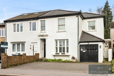 5 bedroom Semi-detached house for sale in Selsdon Road, South Croydon
