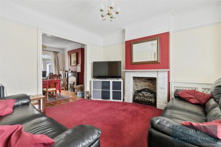 5 bedroom Semi-detached house for sale in Selsdon Road, South Croydon