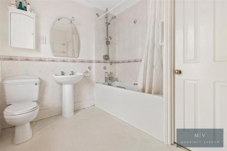 5 bedroom Semi-detached house for sale in Selsdon Road, South Croydon