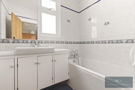 5 bedroom Semi-detached house for sale in Blenheim Crescent, South Croydon