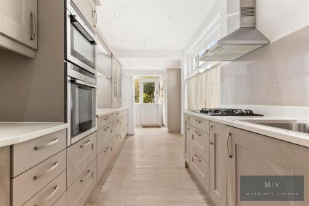5 bedroom Semi-detached house for sale in Blenheim Crescent, South Croydon