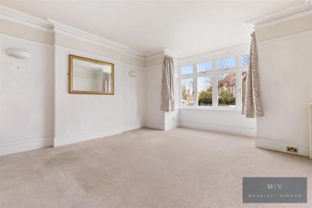 5 bedroom Semi-detached house for sale in Blenheim Crescent, South Croydon