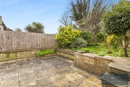 5 bedroom Semi-detached house for sale in Blenheim Crescent, South Croydon