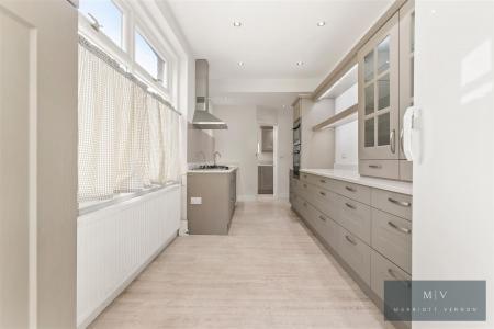 5 bedroom Semi-detached house for sale in Blenheim Crescent, South Croydon
