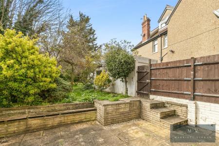 5 bedroom Semi-detached house for sale in Blenheim Crescent, South Croydon