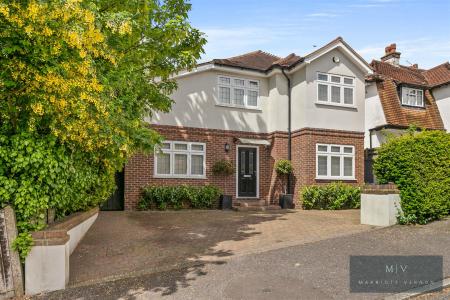 3 bedroom Detached house for sale in Hillside Road, Coulsdon