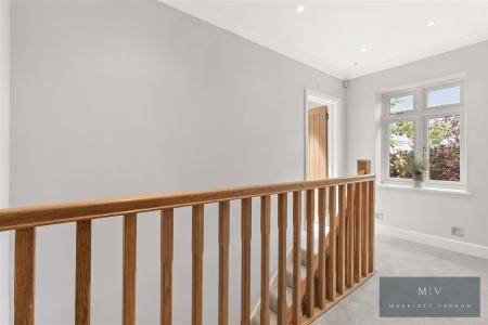 3 bedroom Detached house for sale in Hillside Road, Coulsdon