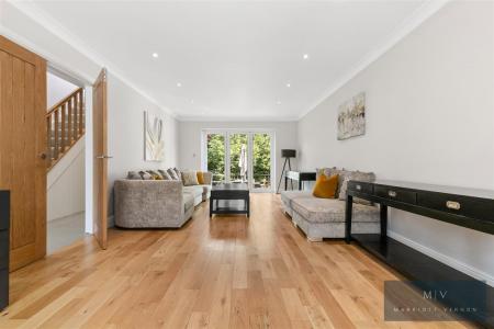 3 bedroom Detached house for sale in Hillside Road, Coulsdon