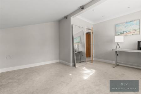 3 bedroom Detached house for sale in Hillside Road, Coulsdon