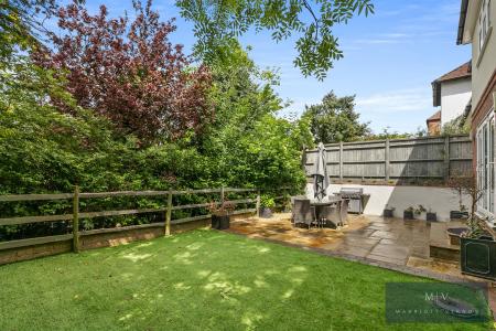 3 bedroom Detached house for sale in Hillside Road, Coulsdon