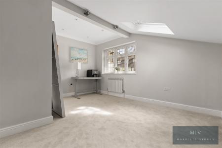 3 bedroom Detached house for sale in Hillside Road, Coulsdon