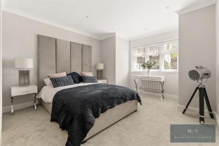 3 bedroom Detached house for sale in Hillside Road, Coulsdon