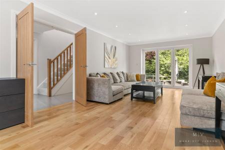 3 bedroom Detached house for sale in Hillside Road, Coulsdon