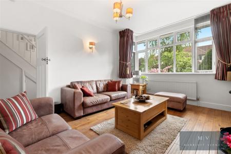 4 bedroom Semi-detached house for sale in Crest Road, South Croydon