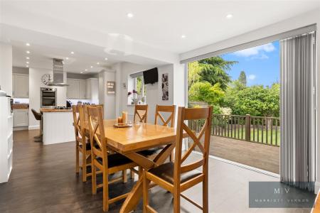 4 bedroom Semi-detached house for sale in Crest Road, South Croydon