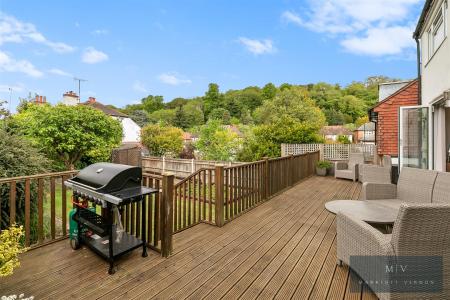 4 bedroom Semi-detached house for sale in Crest Road, South Croydon