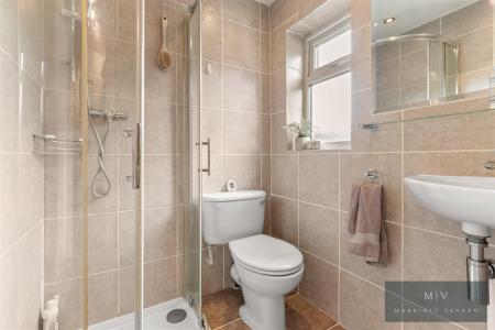 4 bedroom Semi-detached house for sale in Crest Road, South Croydon