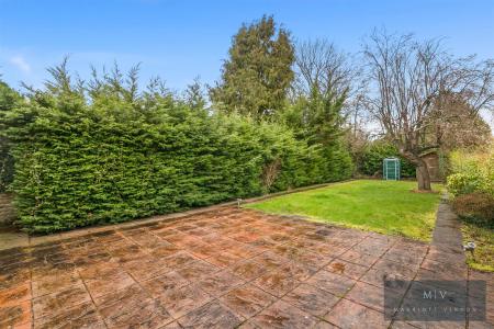 5 bedroom Semi-detached house for sale in Byron Road, South Croydon