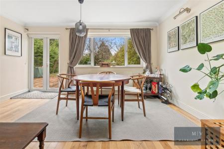 5 bedroom Semi-detached house for sale in Byron Road, South Croydon