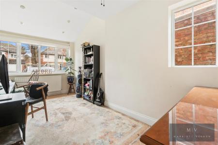 5 bedroom Semi-detached house for sale in Byron Road, South Croydon
