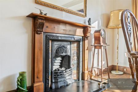 3 bedroom Detached house for sale in Whitgift Avenue, South Croydon