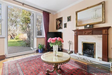 3 bedroom Detached house for sale in Whitgift Avenue, South Croydon
