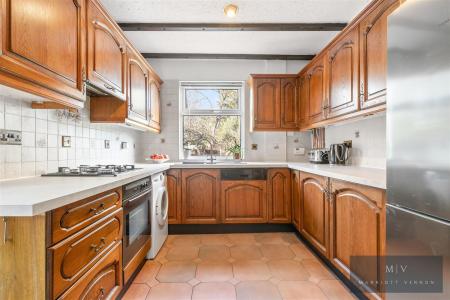 3 bedroom Detached house for sale in Whitgift Avenue, South Croydon