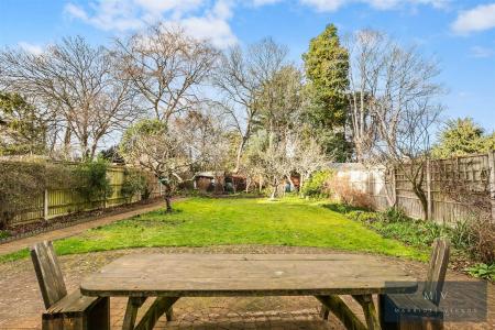 3 bedroom Detached house for sale in Whitgift Avenue, South Croydon
